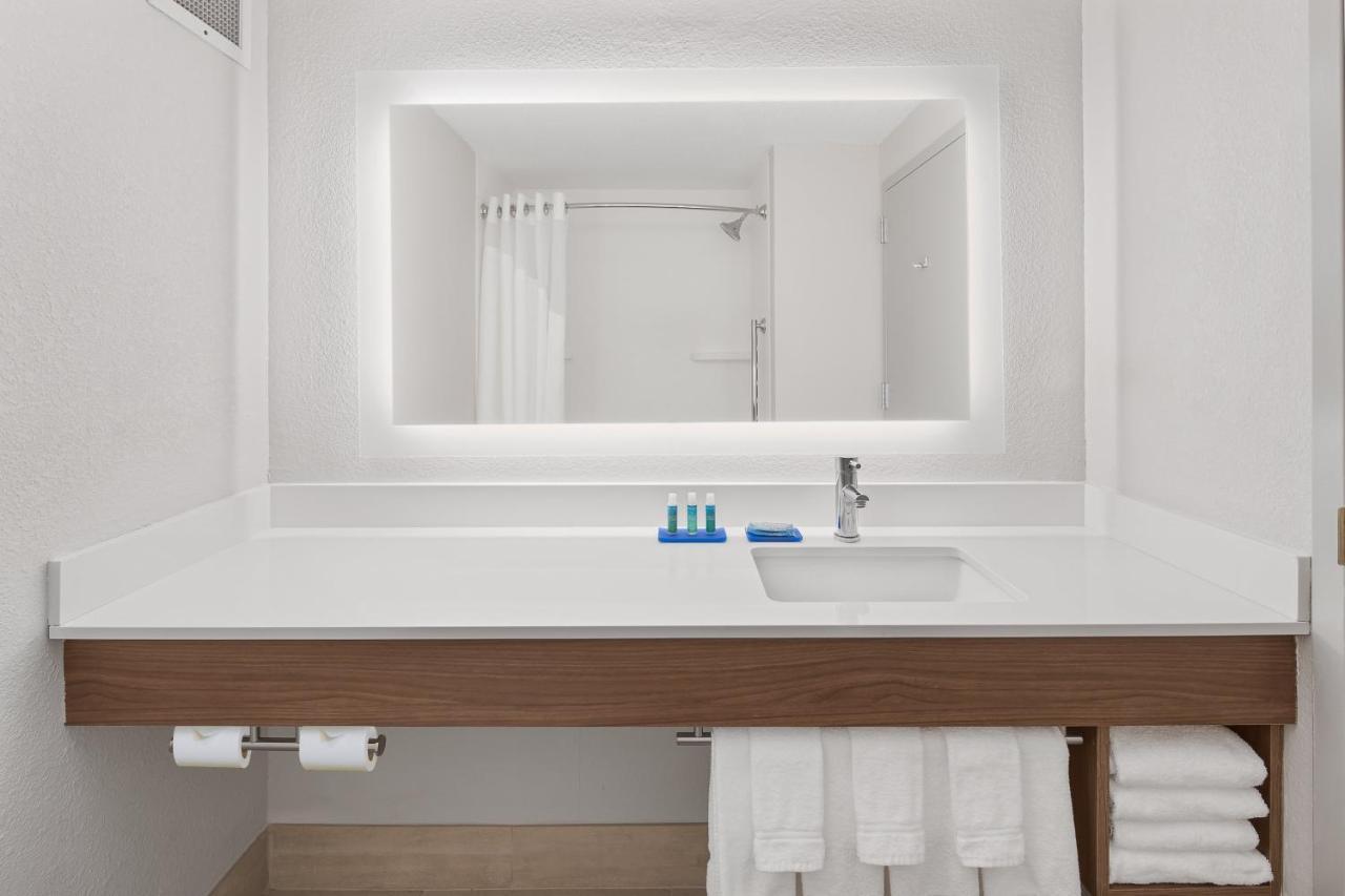 Holiday Inn Express Hotel & Suites Byron By Ihg Esterno foto