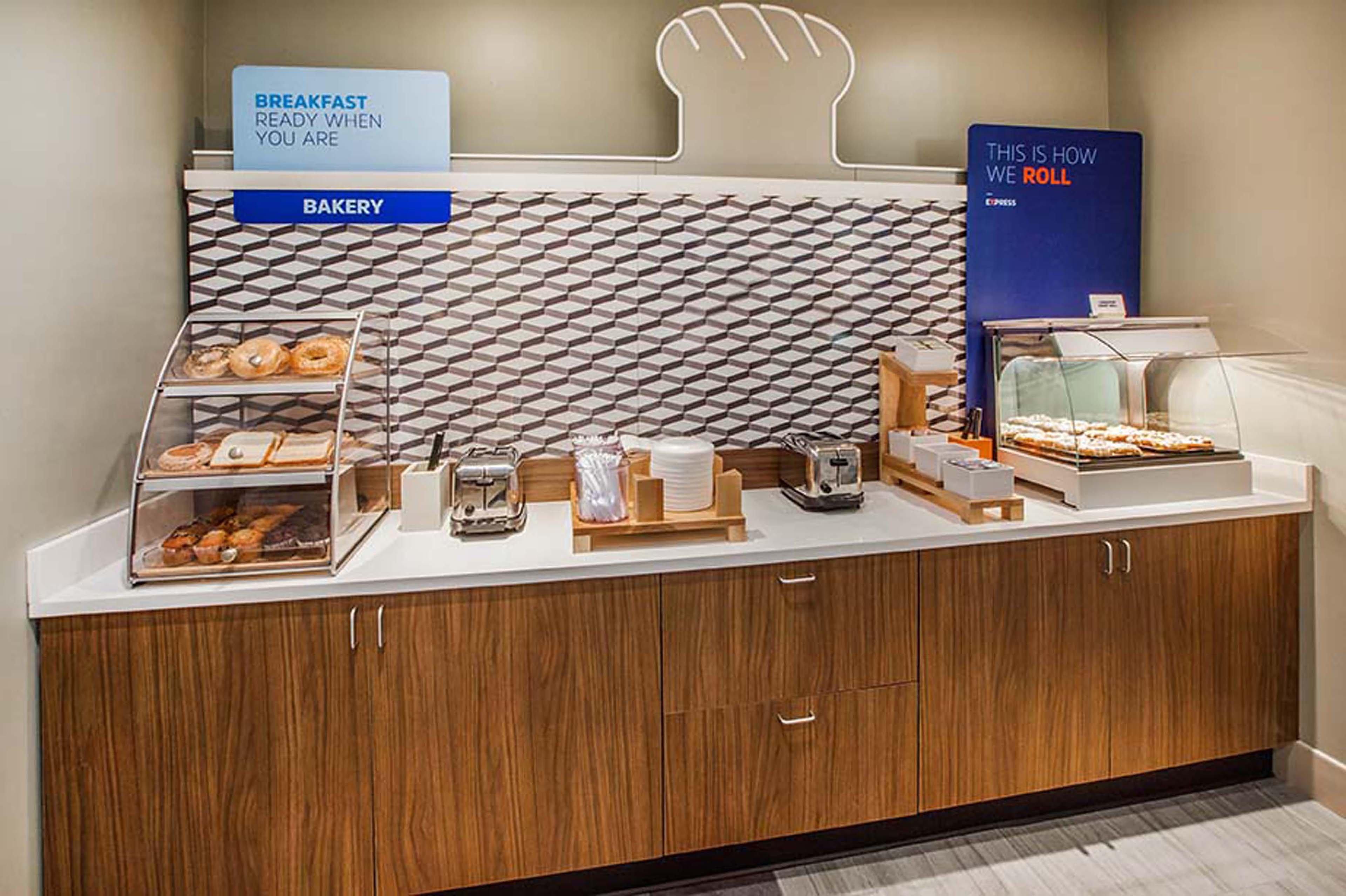 Holiday Inn Express Hotel & Suites Byron By Ihg Esterno foto