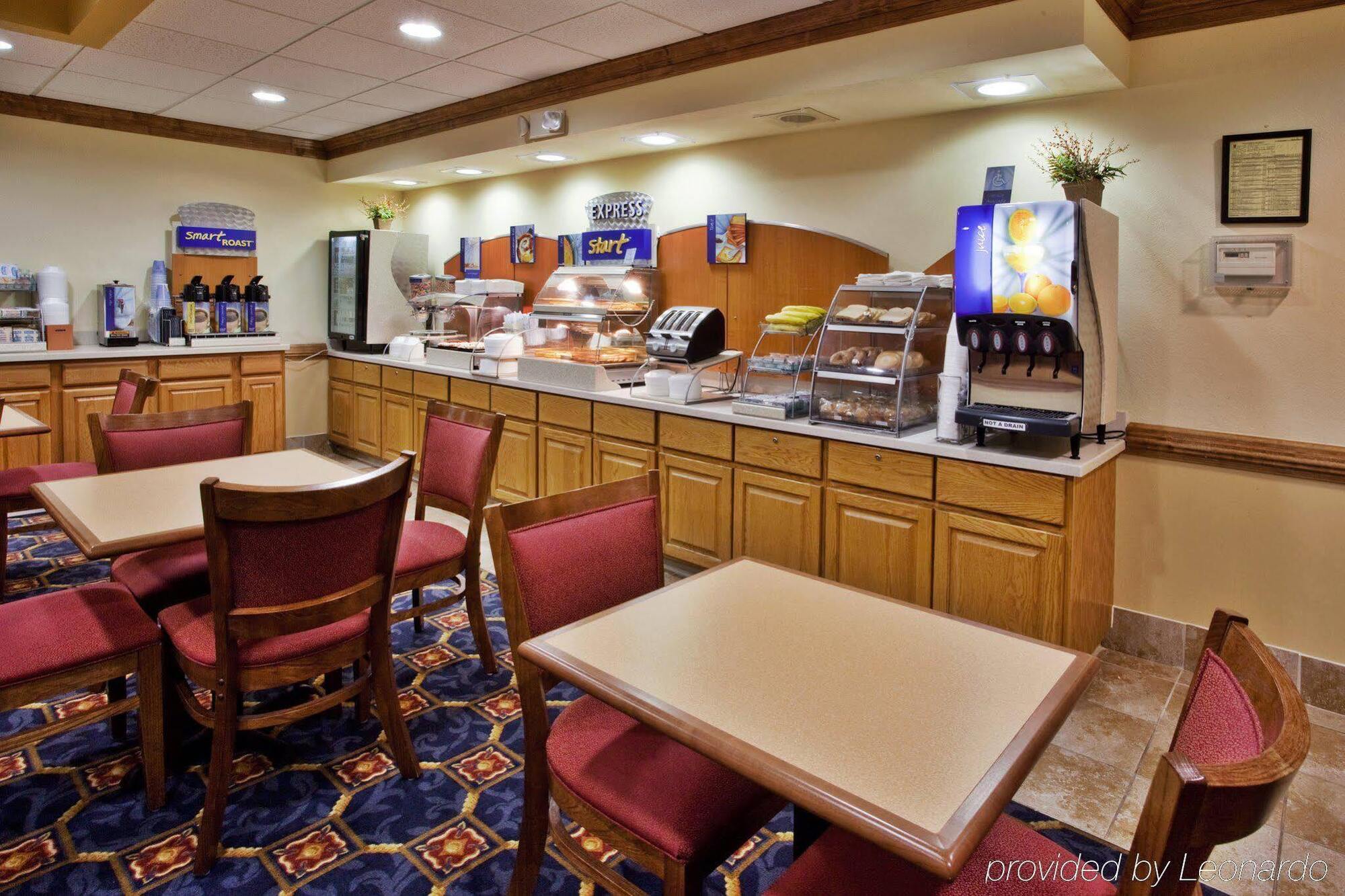 Holiday Inn Express Hotel & Suites Byron By Ihg Esterno foto