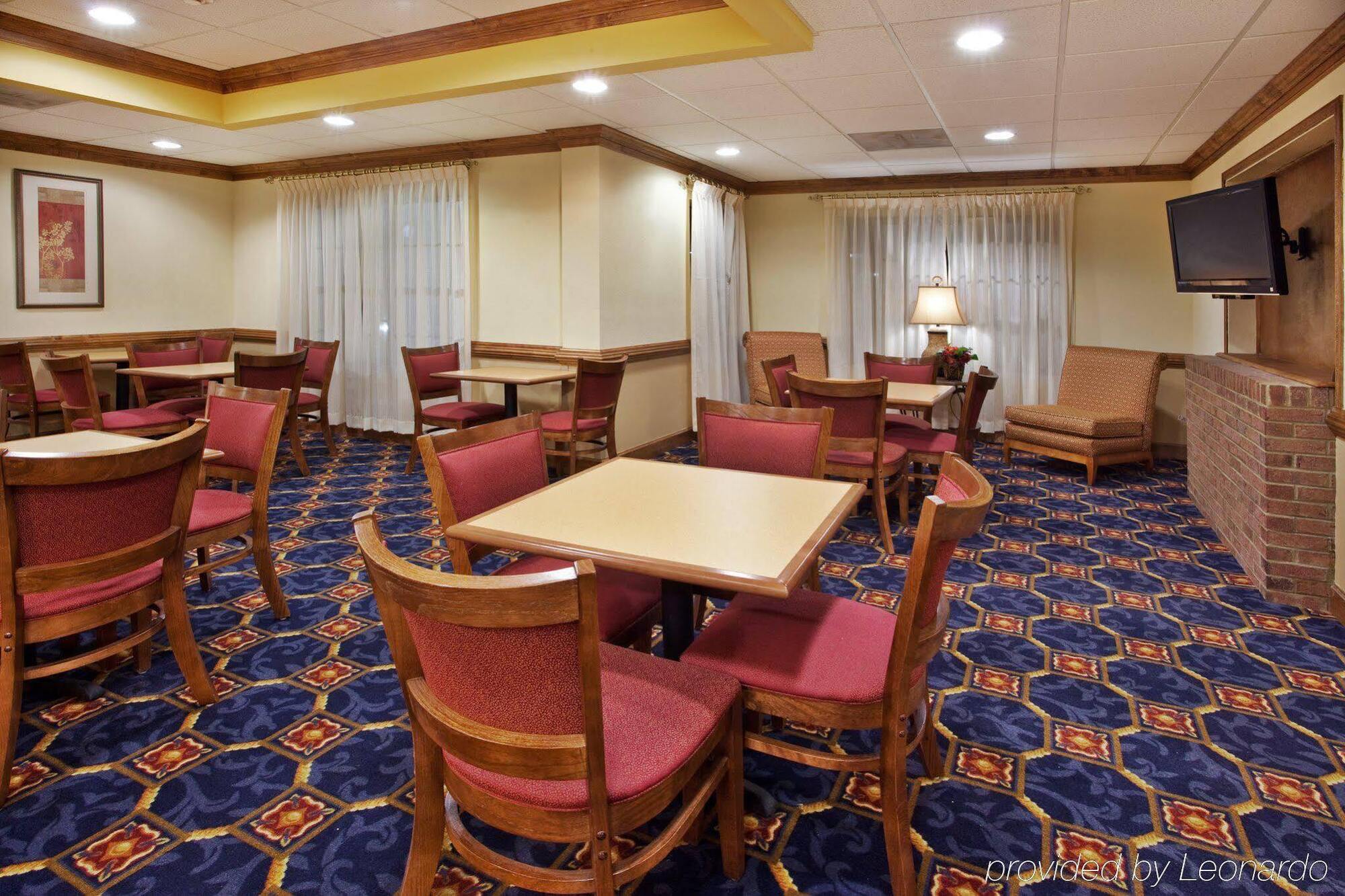 Holiday Inn Express Hotel & Suites Byron By Ihg Esterno foto