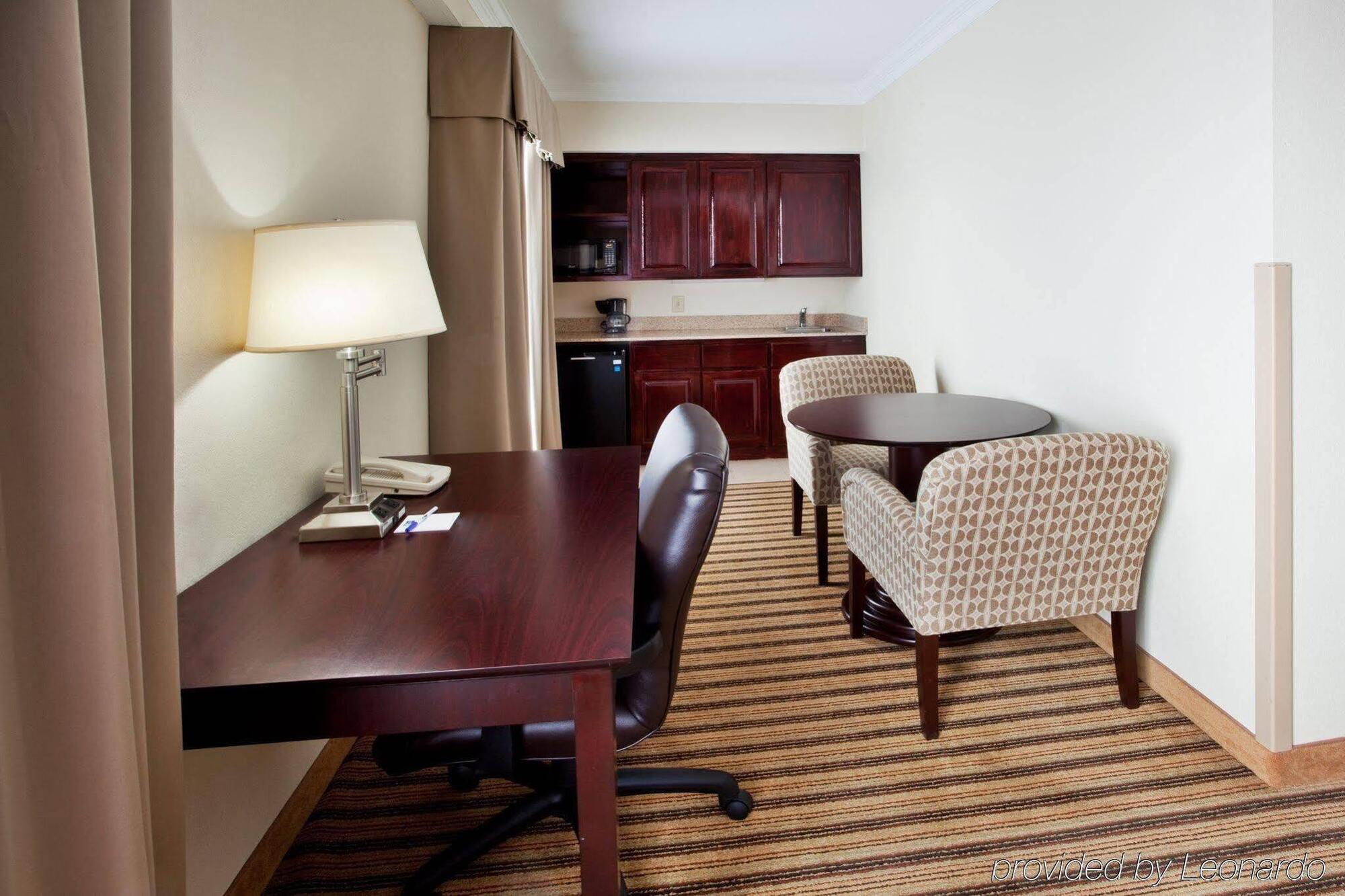Holiday Inn Express Hotel & Suites Byron By Ihg Esterno foto